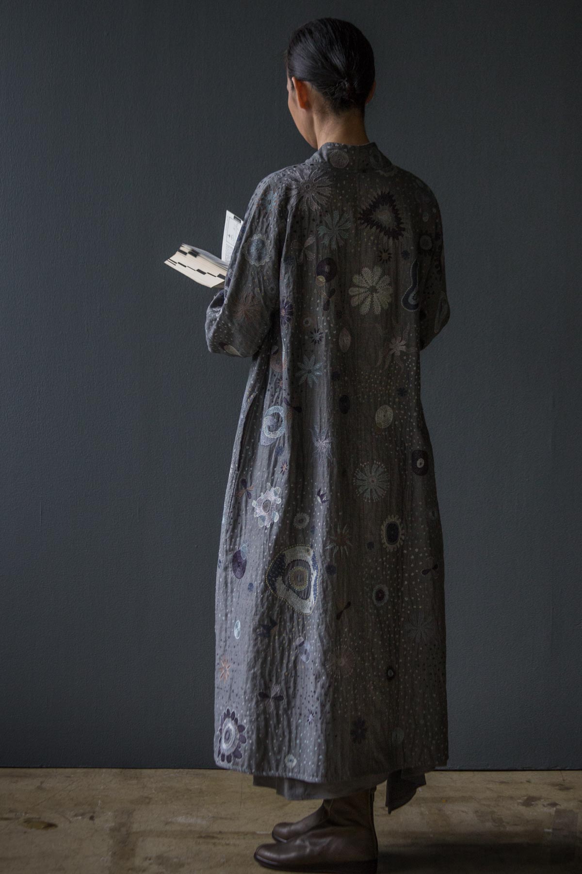 プラネット刺しゅうのコートとドレス | Jurgen Lehl etc.